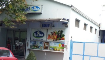 image | Pre više od mesec dana kompanija "Matijević agrar" postala je većinski vlasnik kompanije "Mirotin grupe" iz Vrbasa u čijem sastavu posluju mlekara “Dana" kao i PP "Sava Kovačević" iz Vrbasa.
Ništa ne bi bilo sporno da se nije pojavila informacija da mlekara “Dana” prestaje sa radom i da se planira gašenje farme, koja takođe posluje u sastavu PP “Sava Kovačević”.