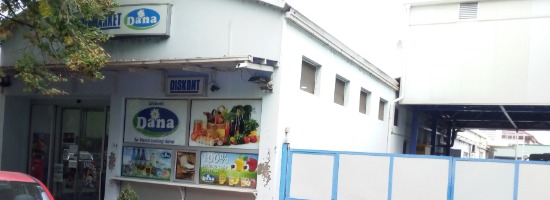 image | Pre više od mesec dana kompanija "Matijević agrar" postala je većinski vlasnik kompanije "Mirotin grupe" iz Vrbasa u čijem sastavu posluju mlekara “Dana" kao i PP "Sava Kovačević" iz Vrbasa.
Ništa ne bi bilo sporno da se nije pojavila informacija da mlekara “Dana” prestaje sa radom i da se planira gašenje farme, koja takođe posluje u sastavu PP “Sava Kovačević”.