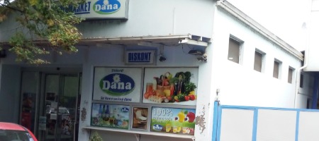 image | Pre više od mesec dana kompanija "Matijević agrar" postala je većinski vlasnik kompanije "Mirotin grupe" iz Vrbasa u čijem sastavu posluju mlekara “Dana" kao i PP "Sava Kovačević" iz Vrbasa.
Ništa ne bi bilo sporno da se nije pojavila informacija da mlekara “Dana” prestaje sa radom i da se planira gašenje farme, koja takođe posluje u sastavu PP “Sava Kovačević”.