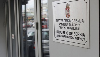 image | UG Lokalna alternativa je Agenciji za borbu protiv korupcije podnela prijavu protiv Milana Glušca, zamenika predsednika opštine Vrbas, zbog sumnje da nije prijavio imovinu stečenu tokom obavljanja funkcije predsednika opštine Vrbas.

