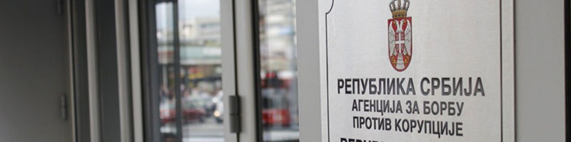 image | UG Lokalna alternativa je Agenciji za borbu protiv korupcije podnela prijavu protiv Milana Glušca, zamenika predsednika opštine Vrbas, zbog sumnje da nije prijavio imovinu stečenu tokom obavljanja funkcije predsednika opštine Vrbas.

